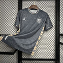 Maillot Angleterre foot concept Burberry 2024 2025