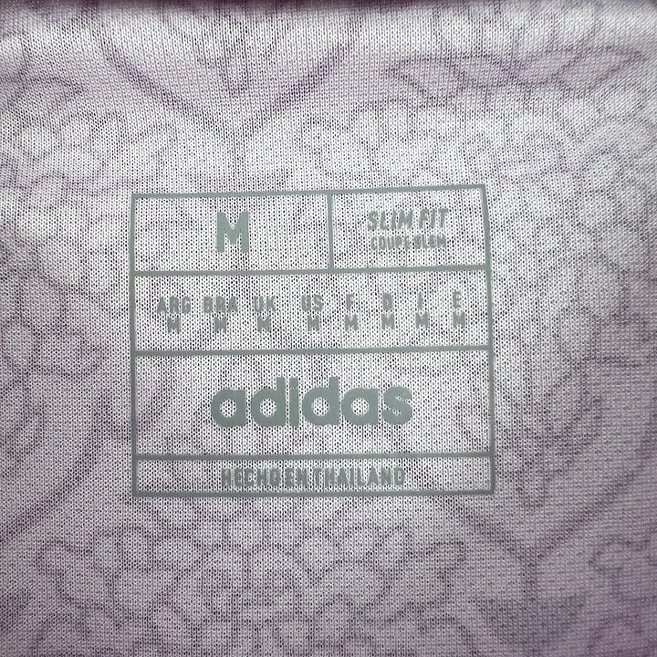 Maillot Real Madrid foot concept rose 2024 2025