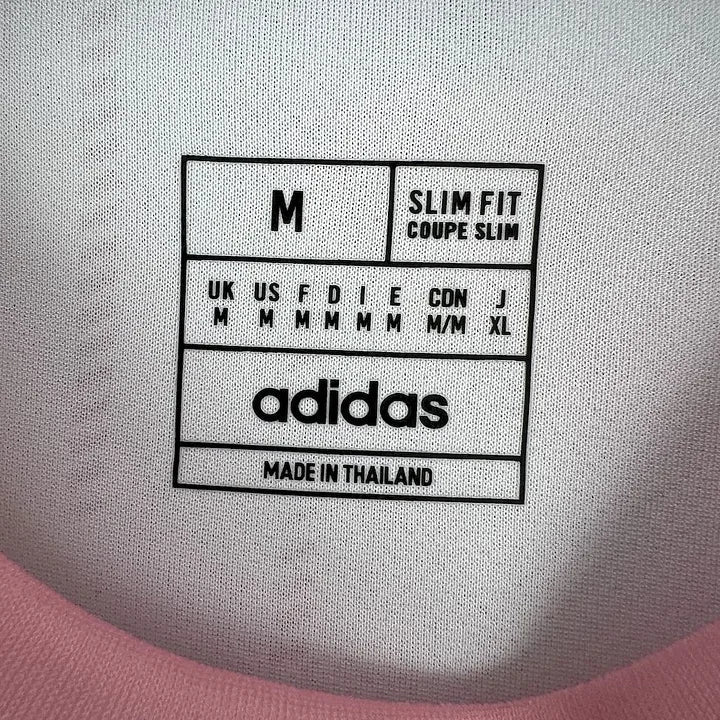 Maillot Réal Madrid concept 2025