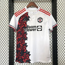 Maillot Manchester United 25/26 – Édition Spéciale “Old Trafford Bloom